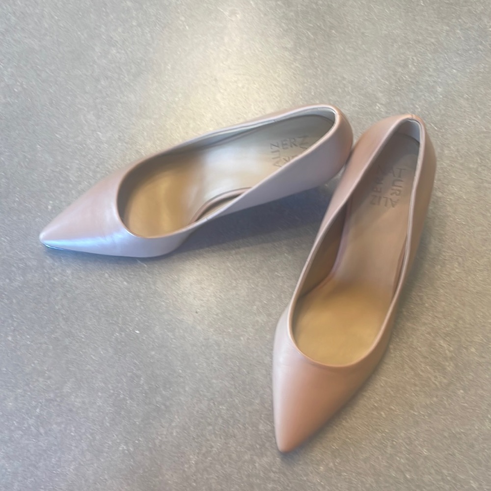 Naturalizer Anna Pump. Excellent condition.